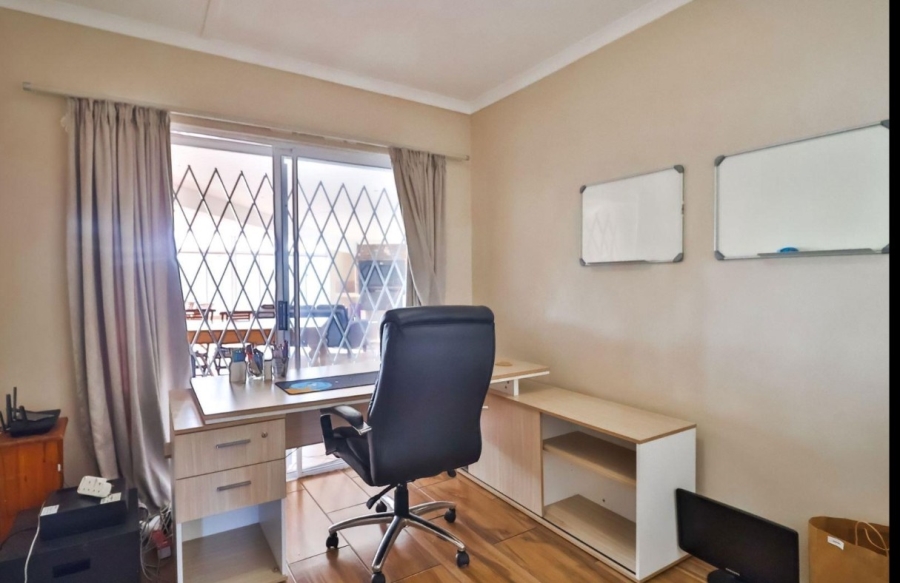 8 Bedroom Property for Sale in Middedorp Western Cape
